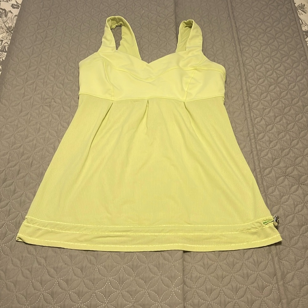 Lululemon Tank Size 8. Adjustable waist.